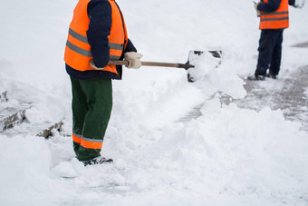 员工市政服务特殊的形式清算雪人行道上铲