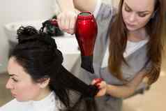 肖像女人理发师作品客户端美沙龙理发师干湿头发女孩头发干燥机