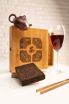茶表格茶酒玻璃盛普洱茶茶倒演示颜色
