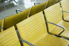 板凳上终端机场空机场终端等待区域椅子