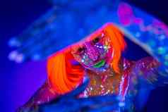霓虹灯女人跳舞时尚模型女人霓虹灯光肖像美丽的模型荧光化妆艺术设计女迪斯科舞者摆姿势色彩斑斓的使