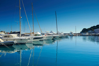 摩纳哥蒙特卡洛很多电动机船停泊港口阳光明媚的一天系泊绳子Azure水可畏电动机船行船栏杆