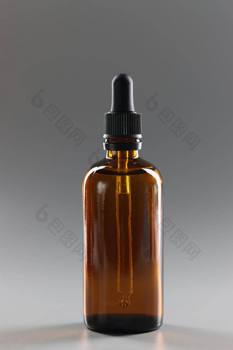 <strong>棕色</strong>（的）<strong>玻璃瓶</strong>填满石油瓶美容产品药物治疗