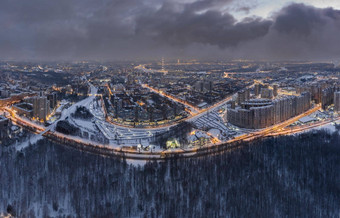 空中冬天城市景观彼得堡俄罗斯黄昏无人机苍蝇巨大的住房地产公共公园建设起重机晚上照明云浮动无人机