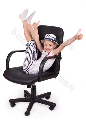 办公室椅子办公室椅子办公室椅子快乐的女孩解除腿孤立的白色背景现代可调椅子黑色的皮革