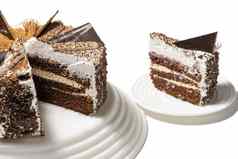 蛋糕巧克力撒巧克力芯片托盘白色背景减少一块