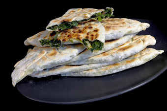烘焙传统的亚美尼亚食物郑嘉面包面包绿色横截面亚美尼亚郑嘉面包浅深度场