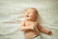 新生儿微笑婴儿白色尿布