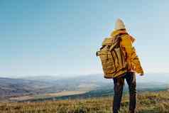 女人旅游徒步旅行旅行山景观生活方式