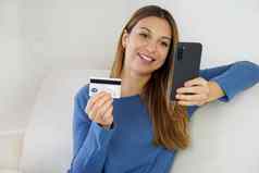 巴西女孩信贷卡智能手机支付购物在线