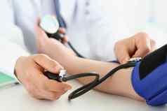 医生检查血压力病人诊所风险高血压防止疾病