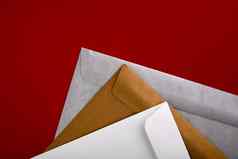照片空白信封红色的背景模板品牌身份信封模型白色纸孤立的红色的前视图