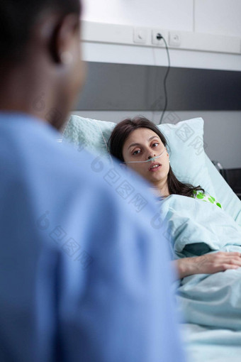 女人疾病低热点;饱和私人医院病房护士