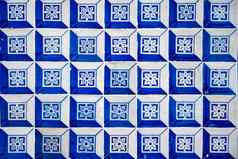传统的华丽的葡萄牙语装饰瓷砖蓝知更鸟