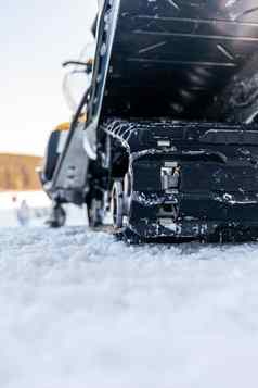 雪地冬天条件玩雪地摩托车冬天北