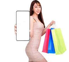 快乐年轻的女人显示大智能手机空白白色屏幕购物在线移动电话概念