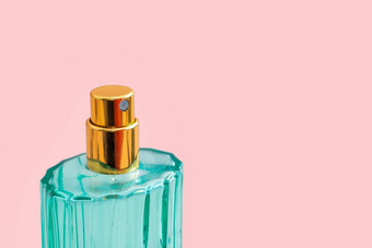 美丽的现代香水瓶简约风格透明的玻璃绿色颜色金成员粉红色的背景
