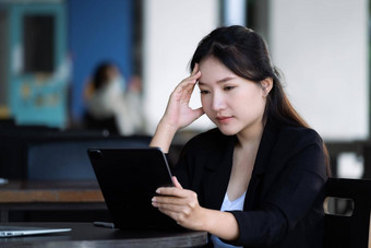 概念倦怠并发症状业务女人感觉不舒服工作引起的压力积累不成功的工作休息身体咨询专家<strong>精神病学</strong>家