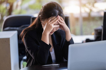 概念倦怠并发症状业务女人感觉不舒服工作引起的压力积累不成功的工作休息身体咨询专家精神病学家