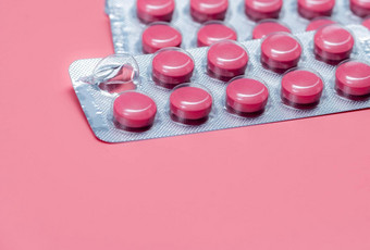 药丸概念粉红色的平板电脑药片泡包粉红色的背景处方药物制药行业药丸提醒药物治疗提醒背景维生素矿物补充
