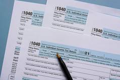 税形式个人收入税返回桌子上税概念