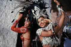 快乐桑巴拍摄美丽的桑巴舞者执行狂欢节