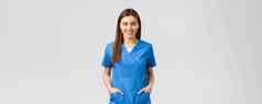 医疗保健工人防止病毒保险医学概念快乐的微笑美丽的医生女护士蓝色的实习医生风云实习生医院住积极的站灰色背景