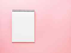 空白记事本白色页面粉红色的桌子上颜色背景前视图空空间文本