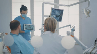 牙医指出假牙射线照相法数字平板电脑