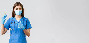 科维德防止病毒健康医疗保健工人检疫概念可爱的女护士医生蓝色的实习医生风云医疗面具佩普指出注射器填满冠状病毒疫苗