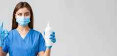 科维德防止病毒健康医疗保健工人检疫概念自信女护士漂亮的医生实习医生风云医疗面具显示手洗手液肥皂标志