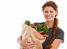 使健康的吃优先级工作室拍摄美丽的年轻的女人持有购物袋完整的新鲜的蔬菜