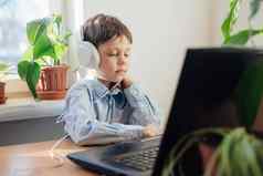 男孩订婚了在线教育在线培训首页学校教育移动PC孩子技术文章选择教育孩子