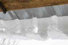 冰柱屋顶白色天空冰水冬天