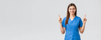 医疗保健工人防止病毒保险医学概念有吸引力的护士医生蓝色的实习医生风云指出手指微笑做广告横幅医疗药片灰色背景