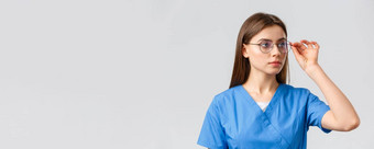 医疗保健工人医学保险科维德流感大流行概念专业年轻的聪明的医生护士女实习生实习医生风云眼镜横幅脸