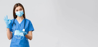 科维德防止病毒健康医疗保健工人概念专业女护士医生蓝色的实习医生风云个人保护设备显示标志给医疗面具