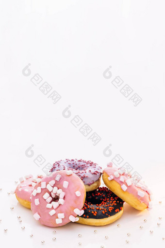 甜甜圈馅料白色表格分类甜甜圈口味巧克力磨砂粉红色的上釉洒甜甜圈