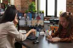 业务女人虚拟会议videocall沟通市场营销策略公司合作伙伴