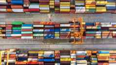 空中视图航运容器港口终端色彩鲜艳的模式容器港海上物流全球进港出口贸易运输