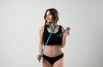 重量损失苗条的身体健康的生活方式概念美丽的年轻的女人苗条的身体黑色的内衣持有蓝色的测量磁带脖子