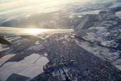 起飞飞机飞行旅行视图飞机窗口翼日落冬天