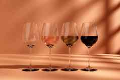 集透明的酒眼镜空白色玫瑰红色的酒插图实景照片风格