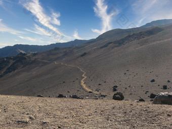 峰会哈雷阿卡拉火山徒步旅行小道领先的火山口