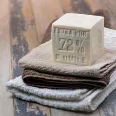 马赛法国12月马赛肥皂自然多色肥皂手工制作的有机石油橄榄薰衣草ond花