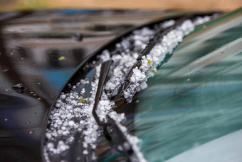 小<strong>冰雹</strong>冰球黑色的车罩重夏天风暴