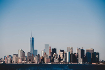 <strong>纽约</strong>城市曼哈顿市中心天际线黄昏摩天大楼照亮哈德逊河全景