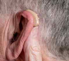 关闭小现代听力援助耳朵