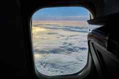 空中视图蓝色的天空云窗口飞机飞行