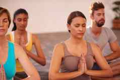 冥想关键能源集团人瑜伽